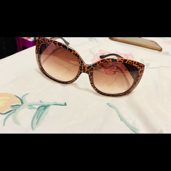 Just cavalli medium size sunglasses. - Picture 2 of 5